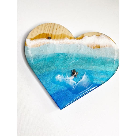 Resin Ocean Art Heart with Sea Turtle Decor - Picture 1 of 5